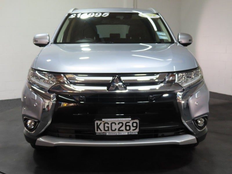 2016 Mitsubishi Outlander VRX 2.3D 4WD 7 seats, photo 2