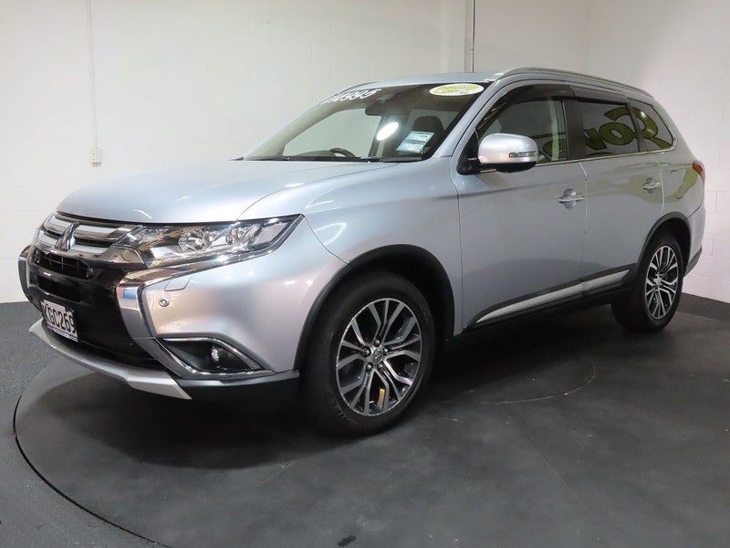 2016 Mitsubishi Outlander VRX 2.3D 4WD 7 seats, photo 3