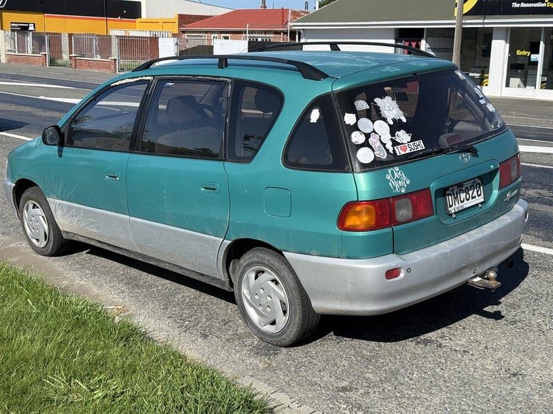 1996 Toyota Ipsum, photo 3