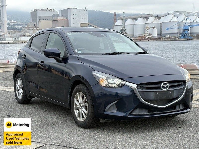 2015 Mazda Demio 13S / Low 57,000kms