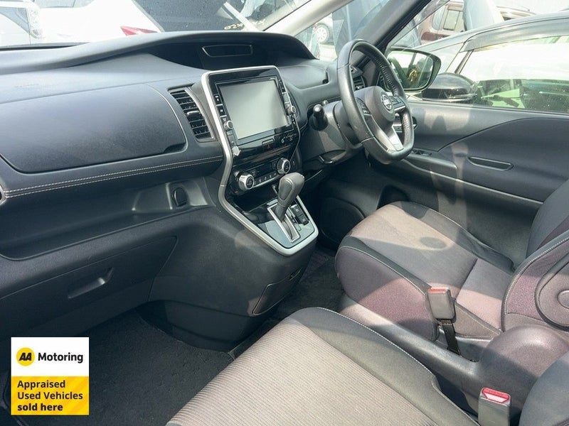 2017 Nissan Serena Highway Star Hybrid, photo 2