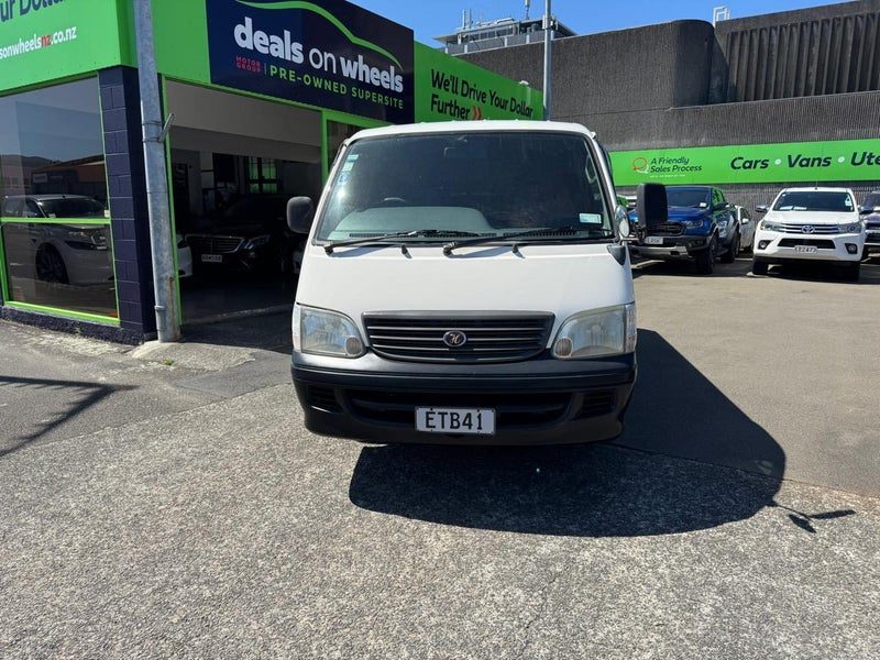 2000 Toyota Hiace 9 SEATER 2400cc Petrol Auto, photo 2