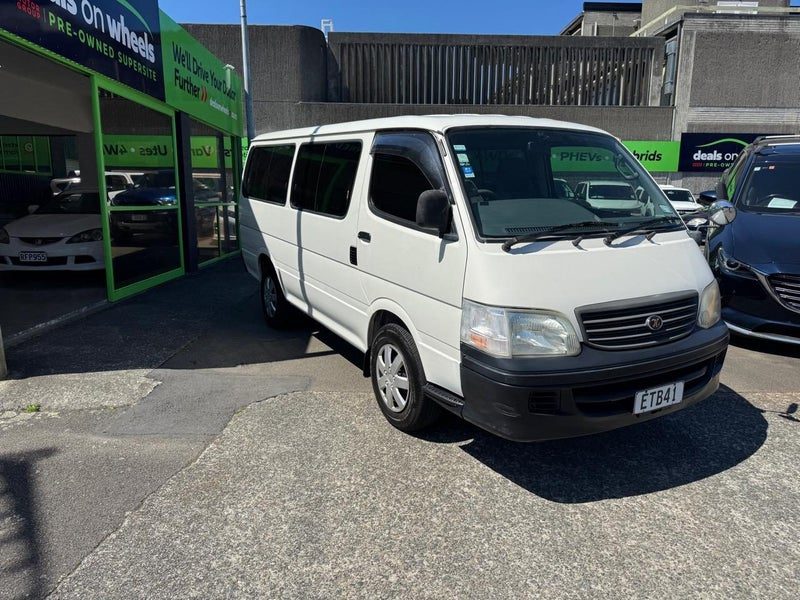 2000 Toyota Hiace 9 SEATER 2400cc Petrol Auto, photo 3
