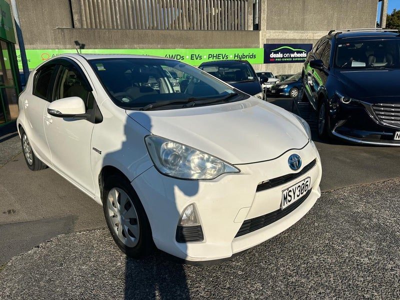 2013 Toyota Aqua, photo 3