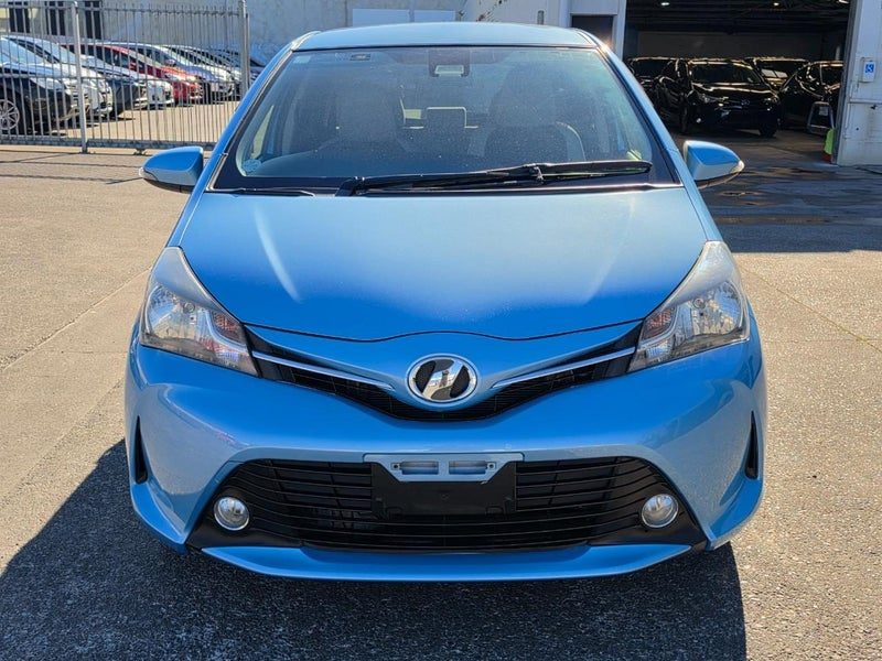 2015 Toyota Vitz Facelift Model, High Spec, photo 2
