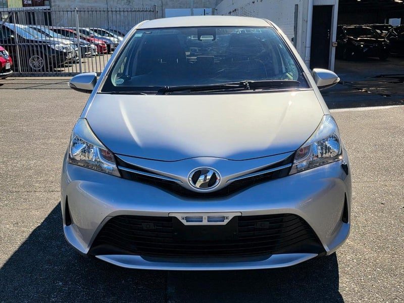 2015 Toyota Vitz 1.3, photo 2