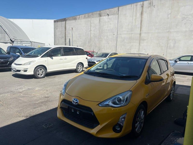 2015 Toyota Aqua S, photo 3