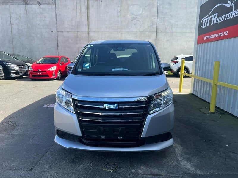 2017 Toyota Noah Hybrid !, photo 2
