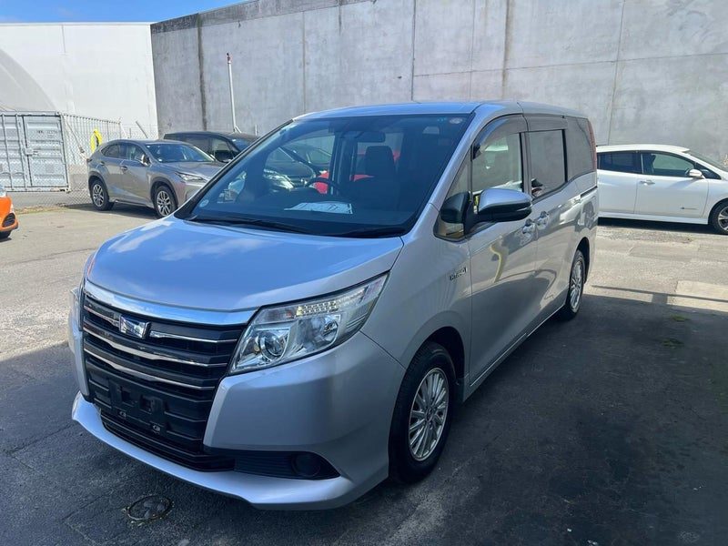 2017 Toyota Noah Hybrid !, photo 3