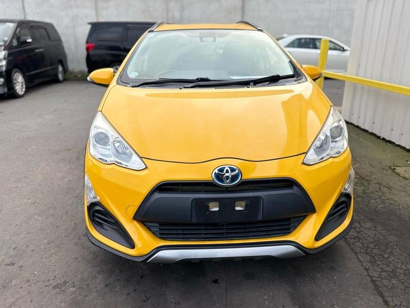 2015 Toyota Aqua X-URBAN, photo 2