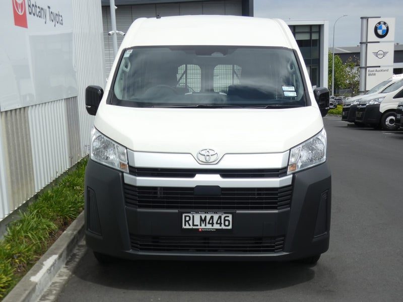 2025 Toyota Hiace ZX, photo 3