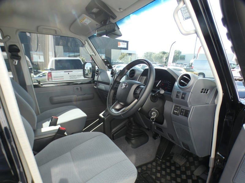 2026 Toyota Land Cruiser LX, photo 2