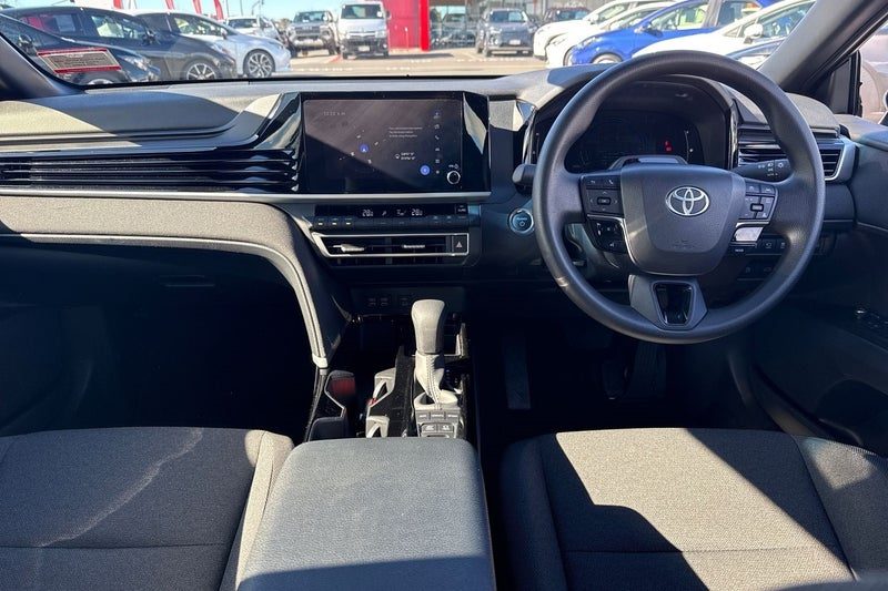 2026 Toyota Camry GX, photo 2