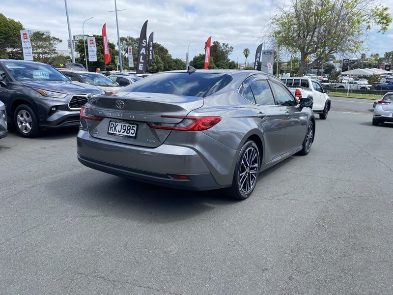 2025 Toyota Camry ZR 2.5P Hybrid, photo 2