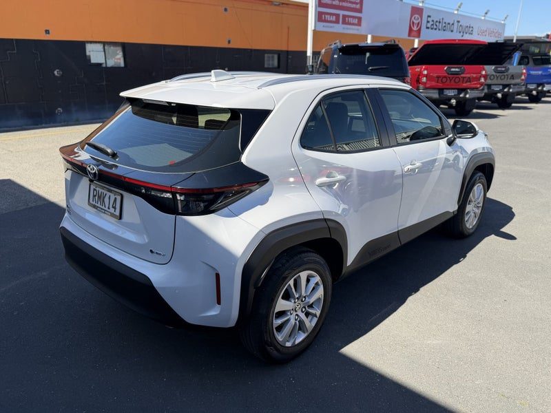 2025 Toyota Yaris Cross GX 1.5P Hybrid SUV, photo 2