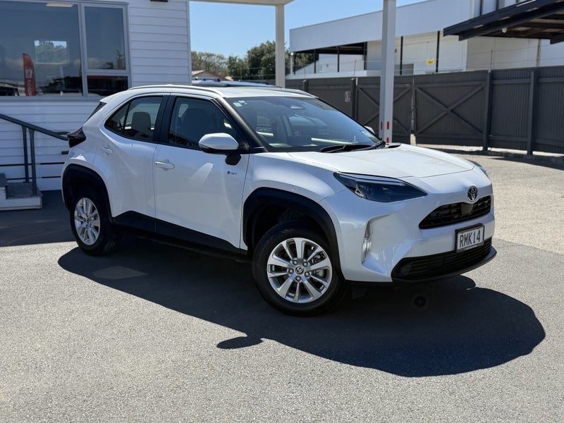 2025 Toyota Yaris Cross GX 1.5P Hybrid SUV, photo 3