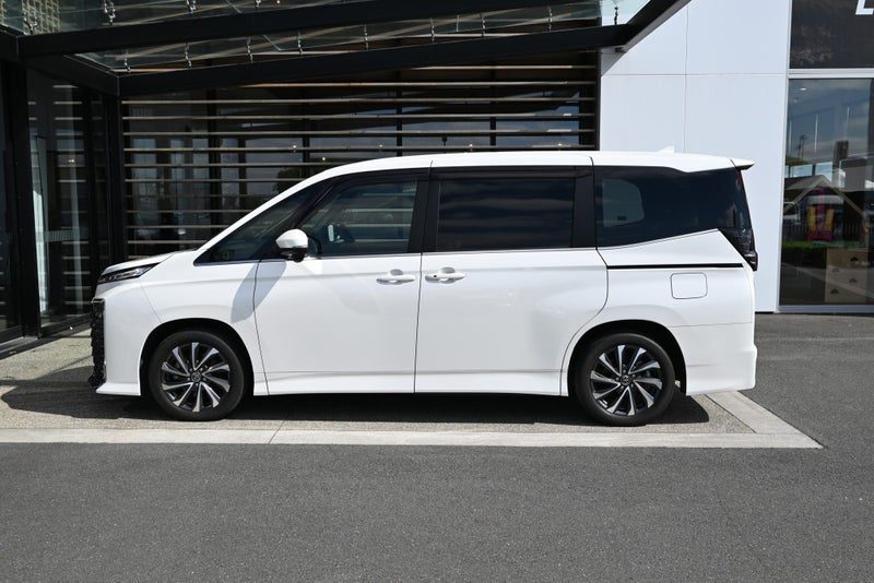 2023 Toyota Voxy 1.8 Petrol Hybrid SZ FWD SUV, photo 3
