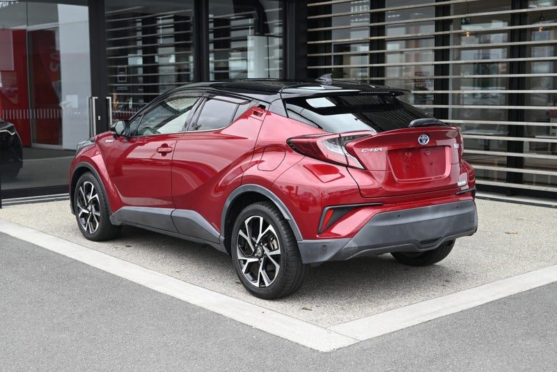 2018 Toyota C-HR 1.8 Petrol Hybrid G FWD SUV, photo 2