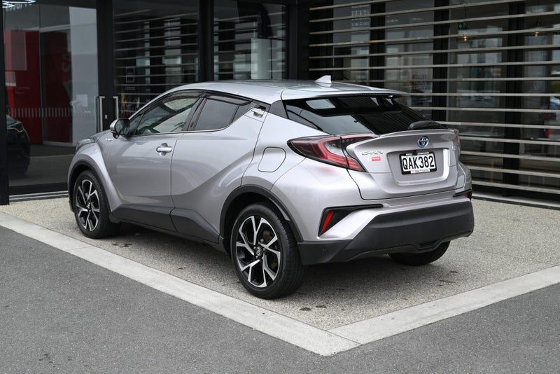 2018 Toyota C-HR 1.8 Petrol Hybrid G FWD SUV, photo 2