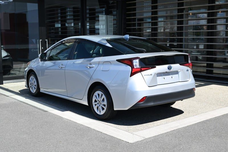 2021 Toyota Prius 1.8 Petrol Hybrid FWD Hatchback, photo 2