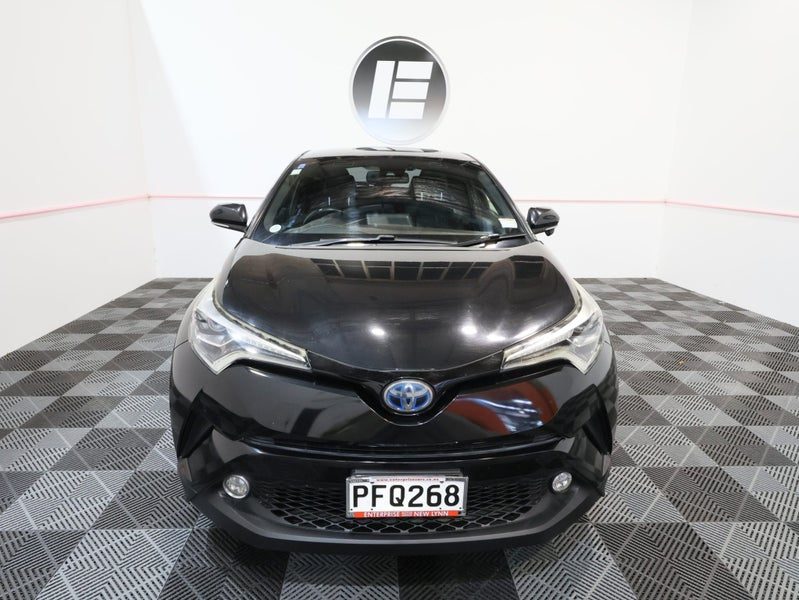 2017 Toyota C-HR HYBRID SO POPULAR, photo 2
