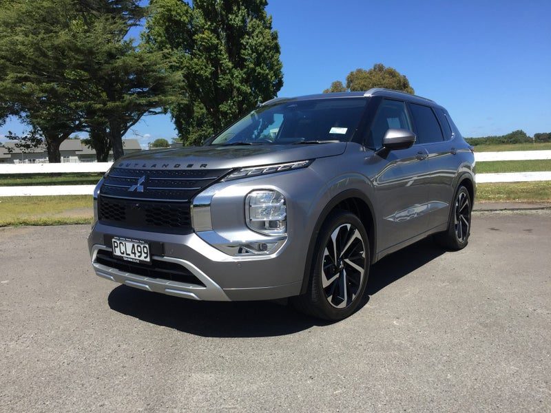 2022 Mitsubishi Outlander VRX 2.5L PETROL 7 SEATER, photo 3