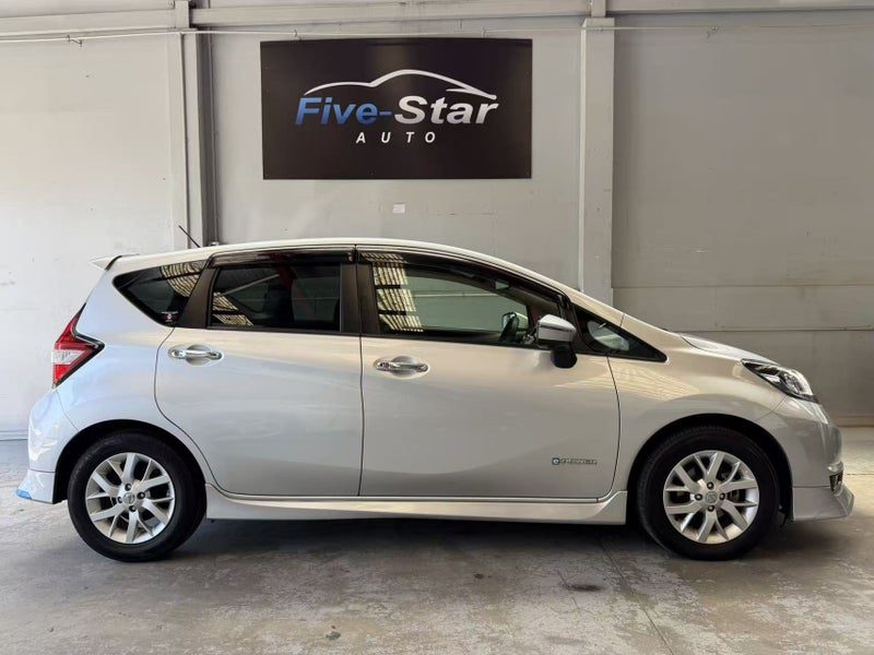 2017 Nissan Note MEDALIST E-POWER Leather, photo 3