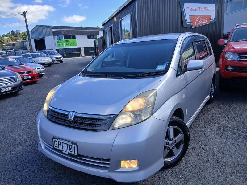 2005 Toyota Isis 7 Seater