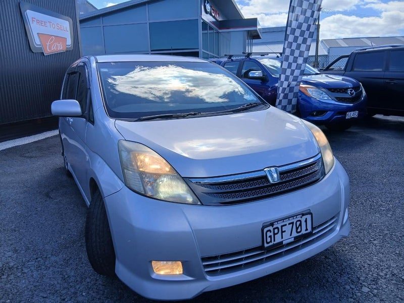 2005 Toyota Isis 7 Seater, photo 3