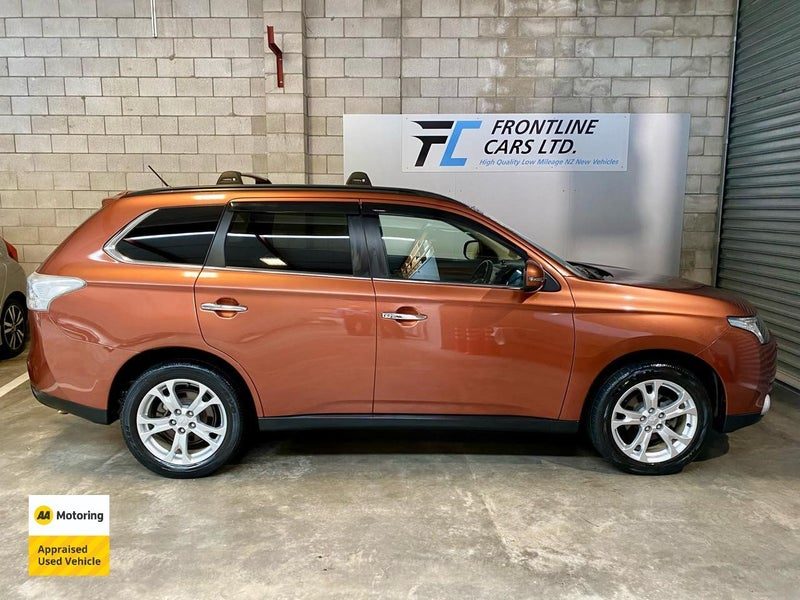 2013 Mitsubishi Outlander VRX 2.4L 4WD 7 SEATER, photo 2