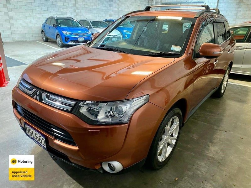 2013 Mitsubishi Outlander VRX 2.4L 4WD 7 SEATER, photo 3