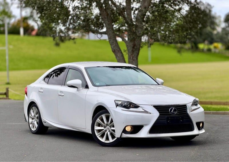 2013 Lexus IS 300h Version L