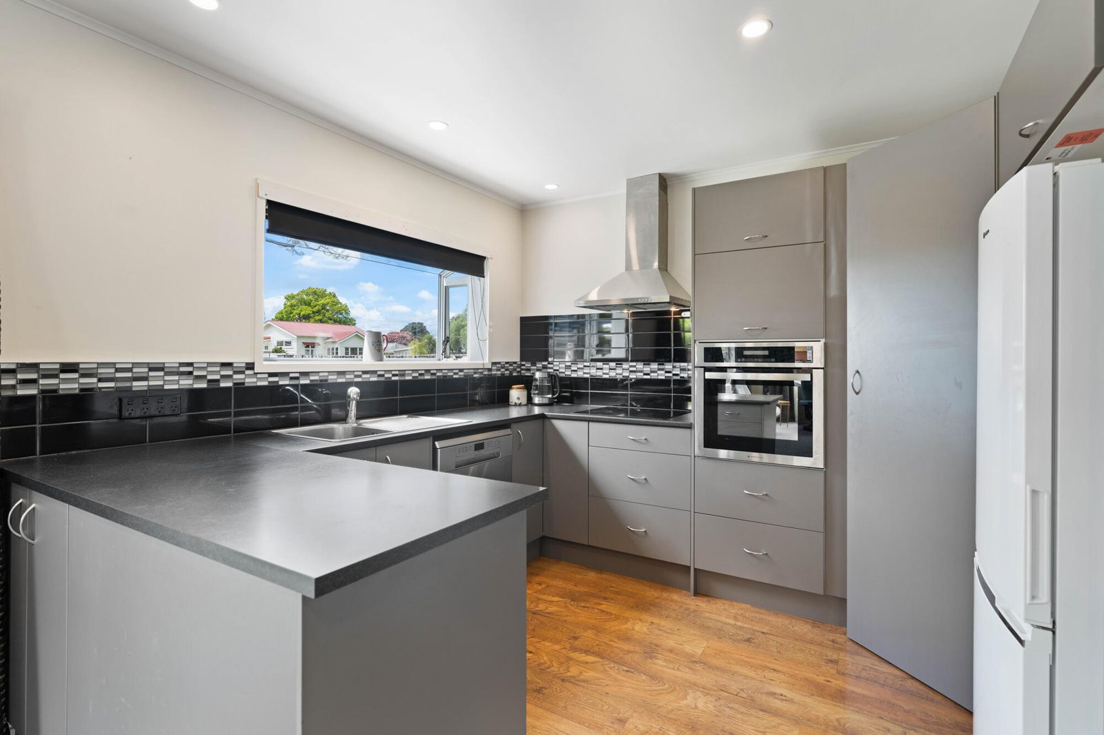 2/30 Waiari Road, Conifer Grove, photo 4