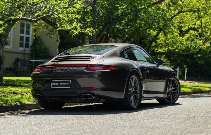 2014 Porsche 911 Carrera 4, photo 2
