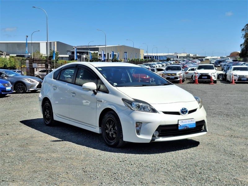 2015 Toyota Prius S pack.Rear cam.8 Airbags.Alarm.