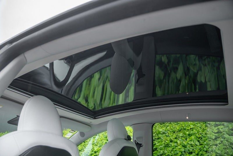 2022 Tesla Model Y Rear Wheel Drive, photo 2
