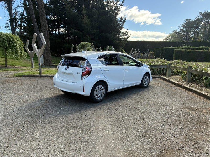 2018 Toyota Aqua Hybrid, photo 3