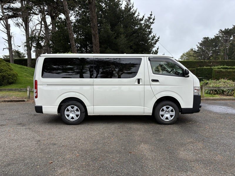 2020 Toyota Hiace Regius Ace DX 4WD, photo 2