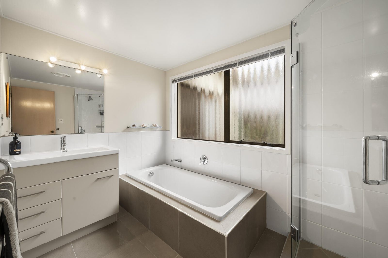 1 Dorrington Place, Eastern Beach, photo 13