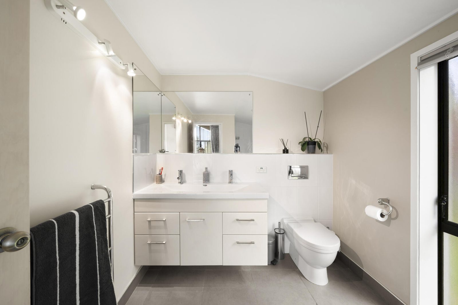 1 Dorrington Place, Eastern Beach, photo 14