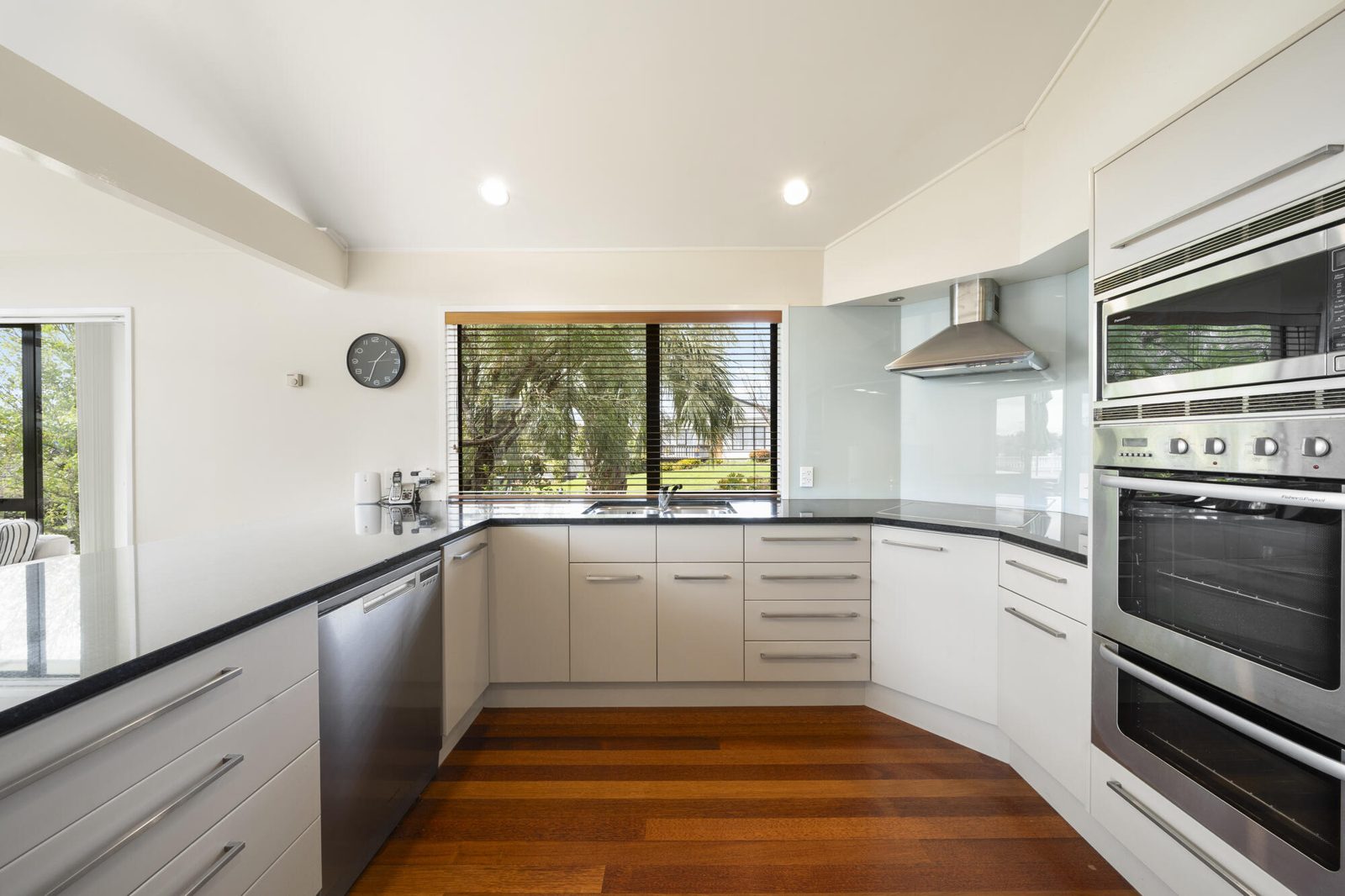 1 Dorrington Place, Eastern Beach, photo 4