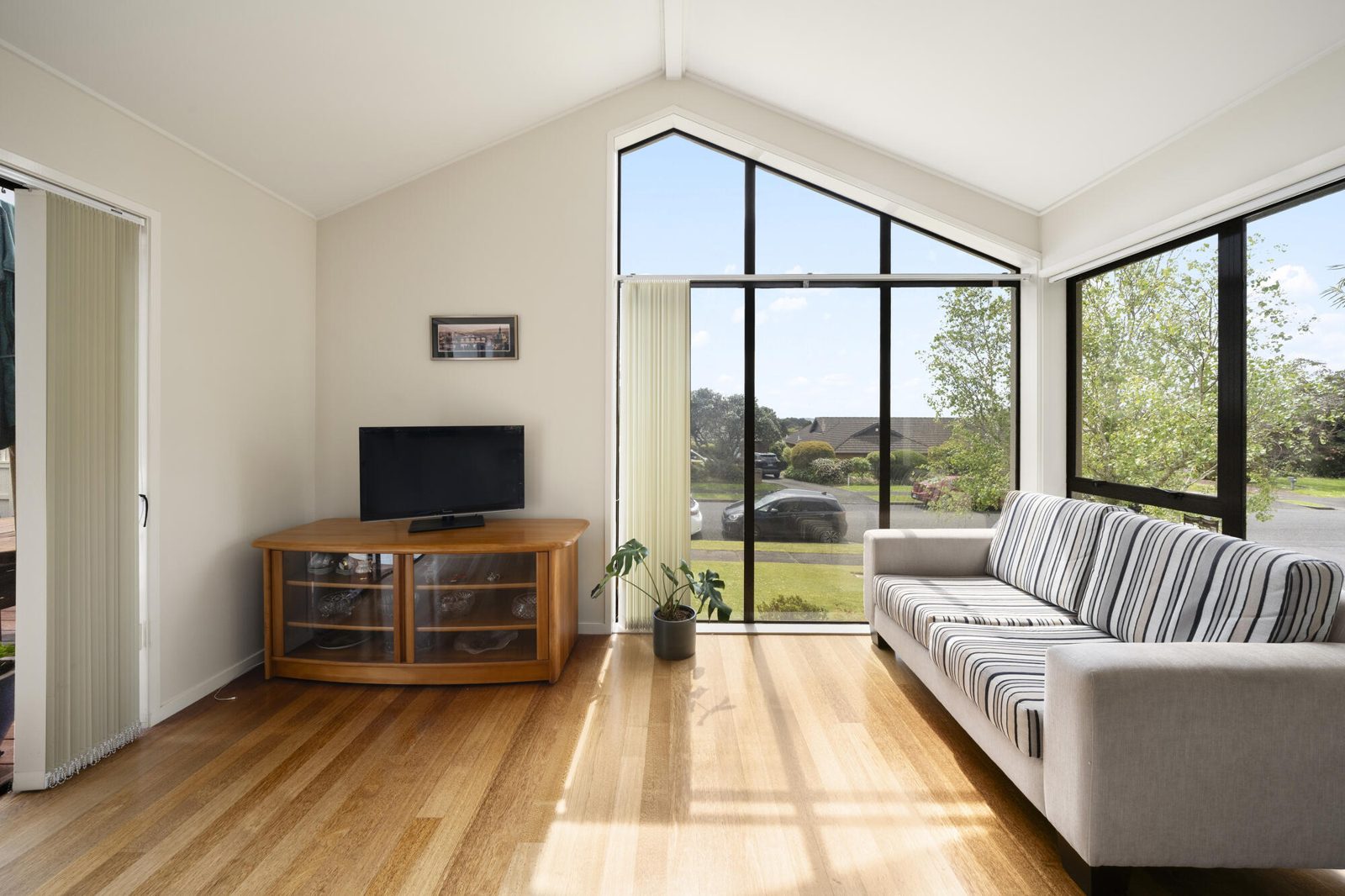 1 Dorrington Place, Eastern Beach, photo 8