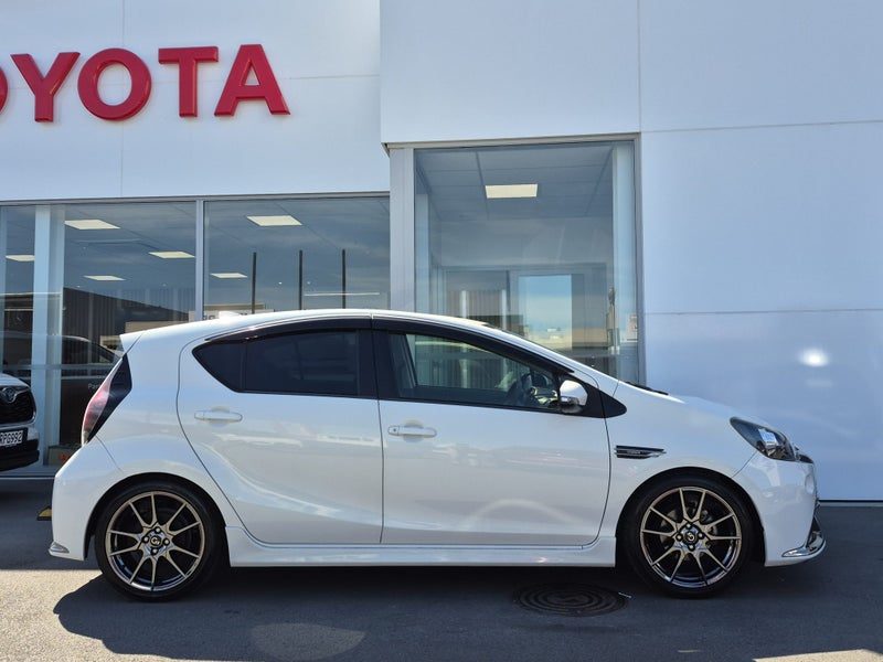 2015 Toyota Aqua GS 1.5P HYBRID Auo, photo 2