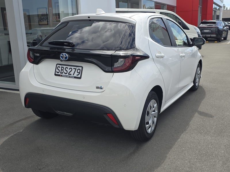 2023 Toyota Yaris 1.5P HYBRID X Auto, photo 3