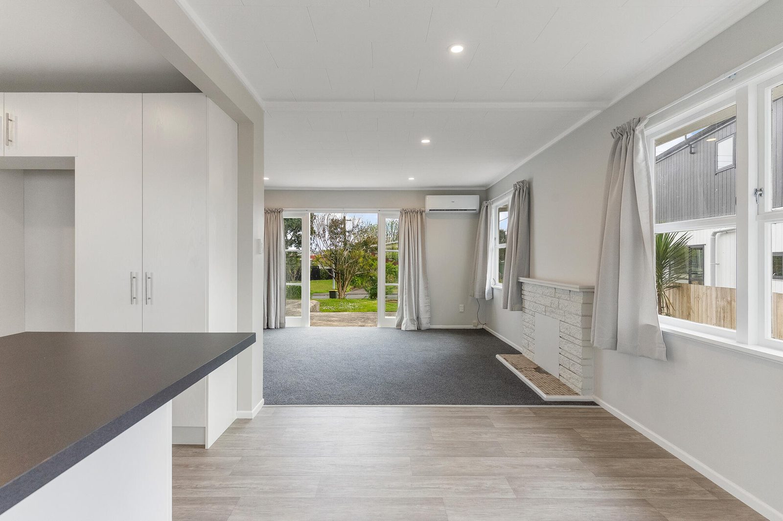 61 Gloria Avenue, Te Atatu Peninsula, photo 3