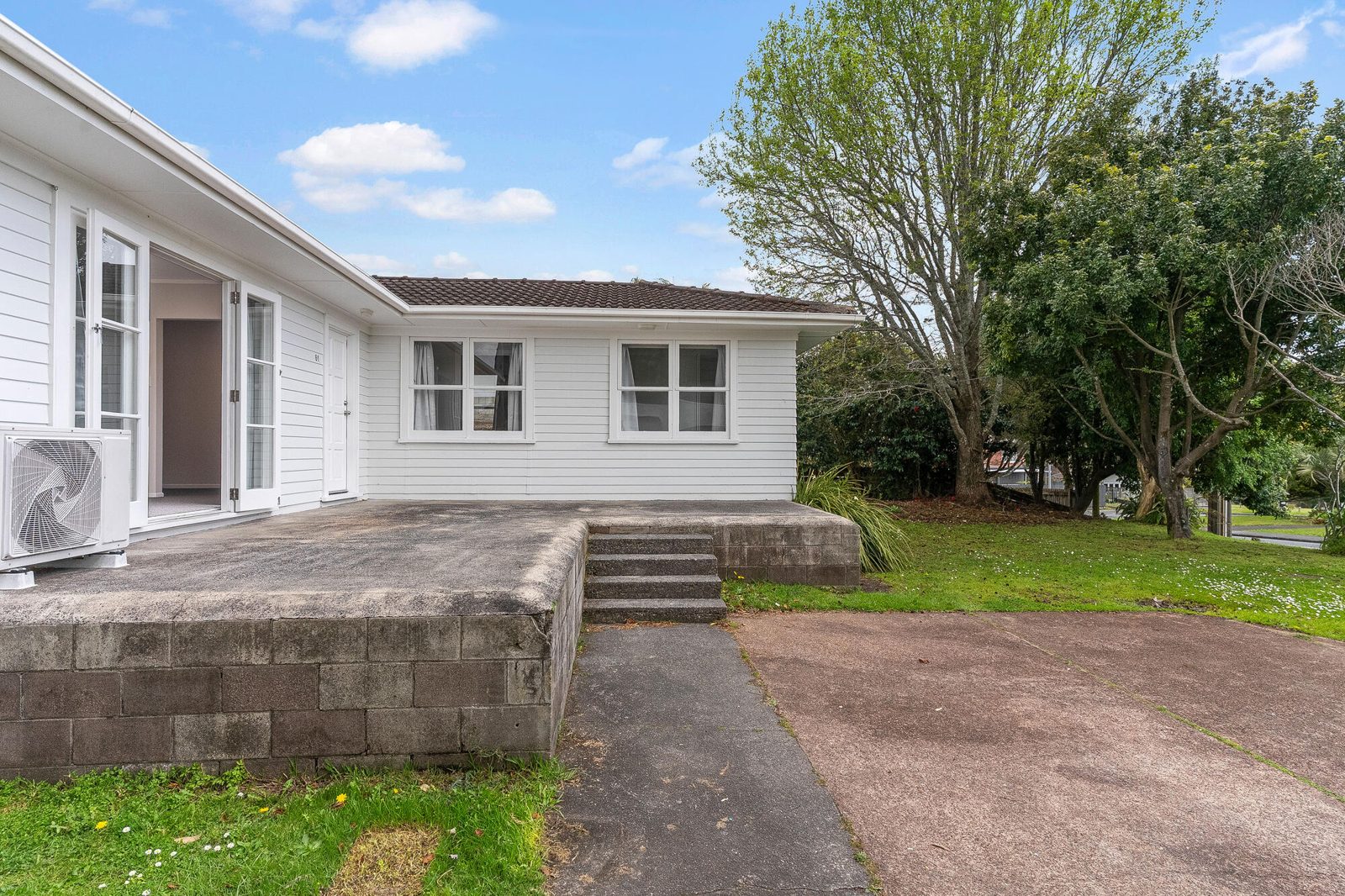 61 Gloria Avenue, Te Atatu Peninsula, photo 10