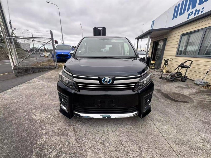 2017 Toyota Voxy 7 Seater, photo 2