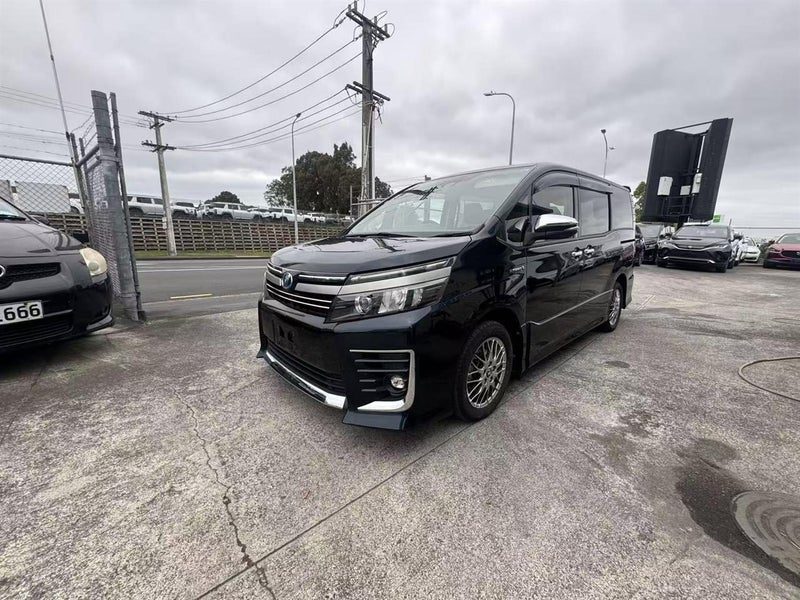 2017 Toyota Voxy 7 Seater, photo 3