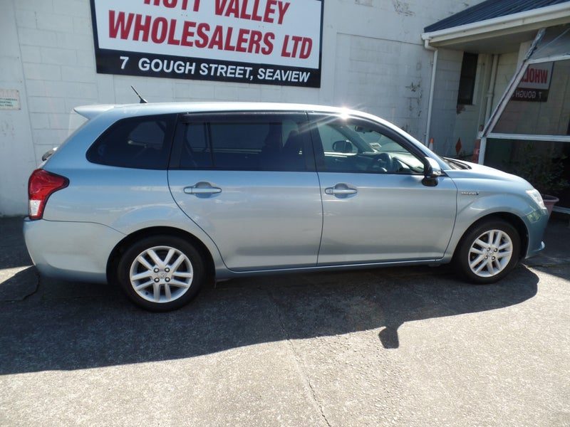 2013 Toyota Corola Fielder Hybrid, photo 2