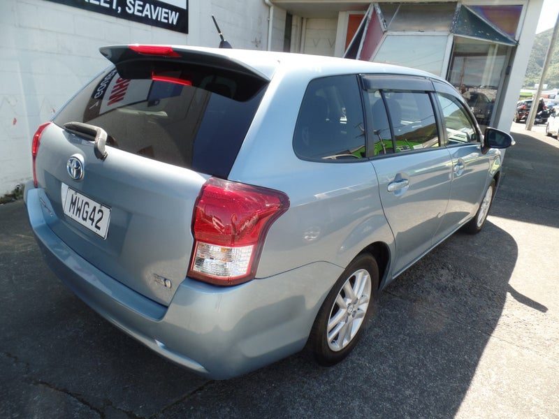 2013 Toyota Corola Fielder Hybrid, photo 3